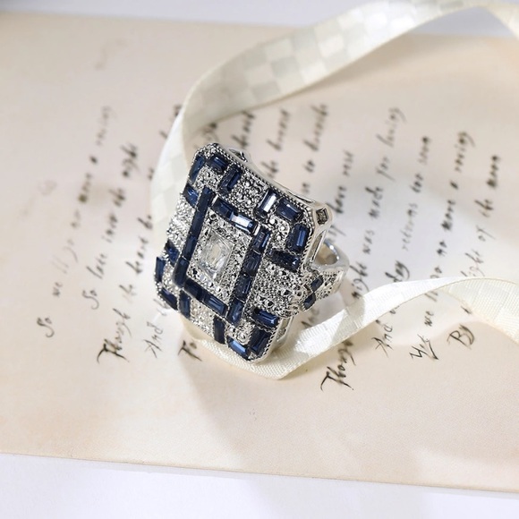 💕Huge statement ring - Picture 9 of 11